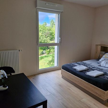 Appartement A Floirac Avec 2 Chambres, Un Parking Prive, Une Terrasse, A 5 Minutes En Voiture De L'Arkea Arena De Bordeaux Esterno foto
