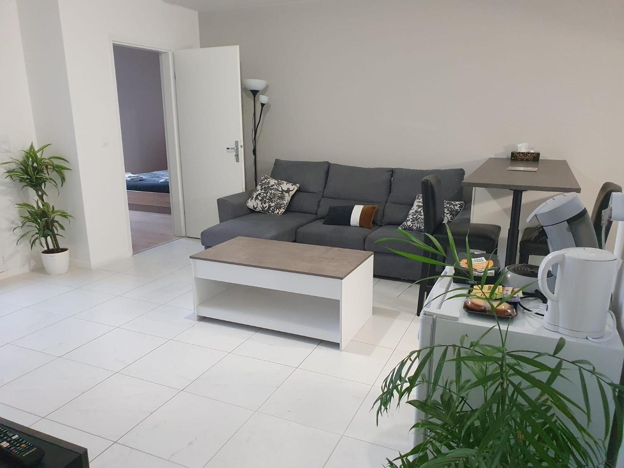 Appartement A Floirac Avec 2 Chambres, Un Parking Prive, Une Terrasse, A 5 Minutes En Voiture De L'Arkea Arena De Bordeaux Esterno foto
