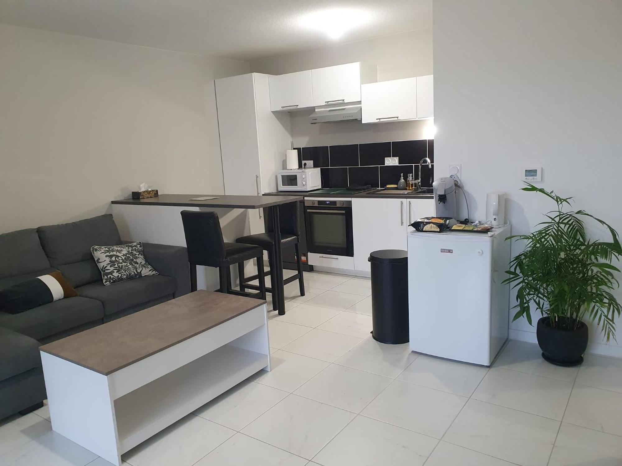 Appartement A Floirac Avec 2 Chambres, Un Parking Prive, Une Terrasse, A 5 Minutes En Voiture De L'Arkea Arena De Bordeaux Esterno foto
