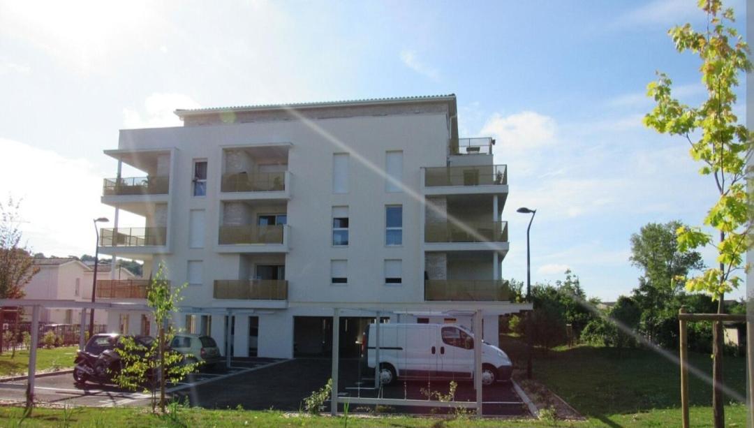 Appartement A Floirac Avec 2 Chambres, Un Parking Prive, Une Terrasse, A 5 Minutes En Voiture De L'Arkea Arena De Bordeaux Esterno foto