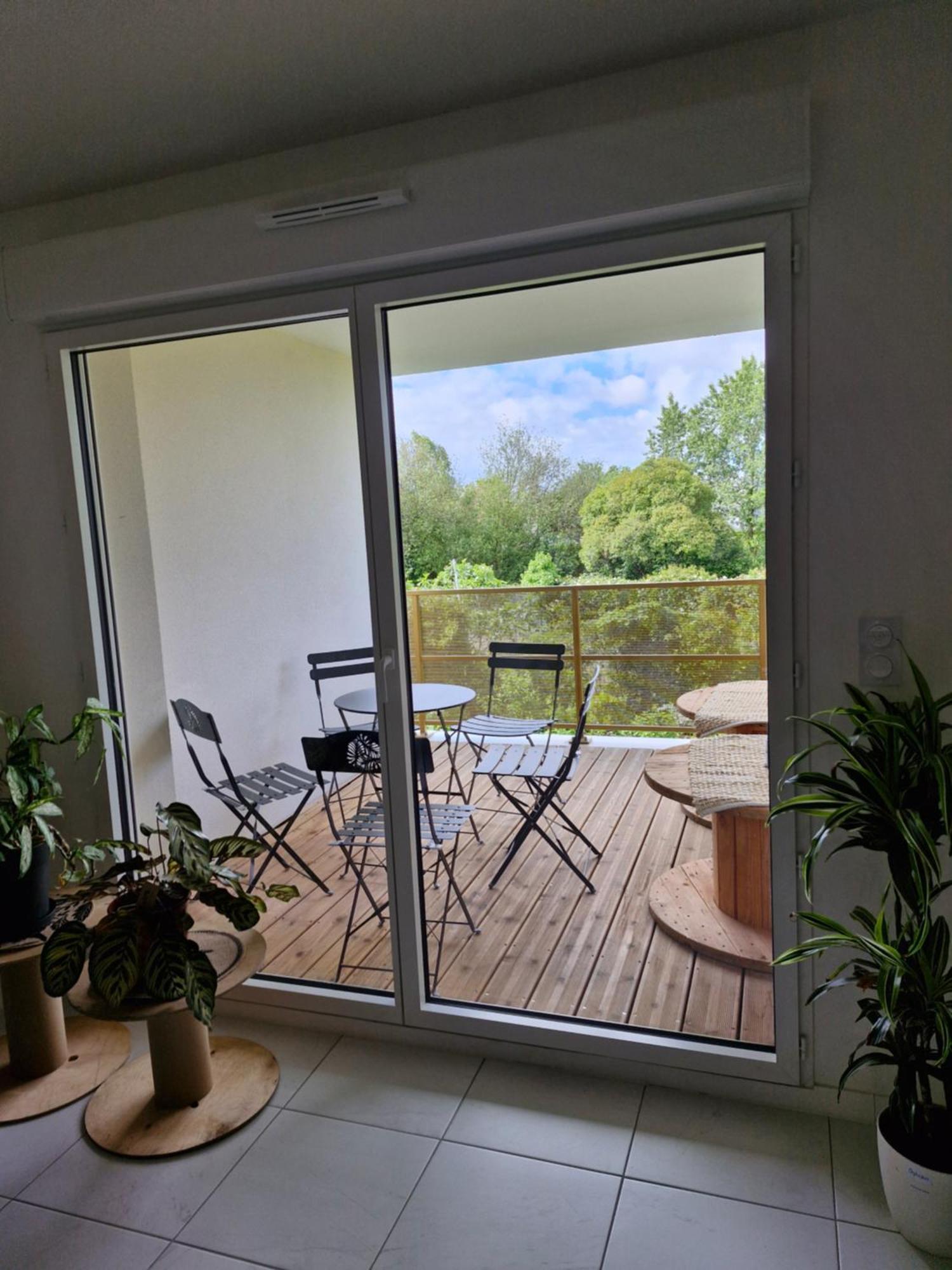 Appartement A Floirac Avec 2 Chambres, Un Parking Prive, Une Terrasse, A 5 Minutes En Voiture De L'Arkea Arena De Bordeaux Esterno foto