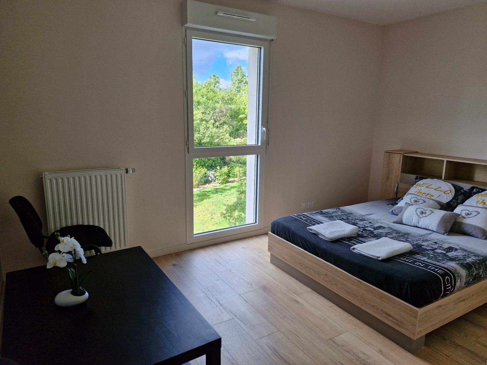 Appartement A Floirac Avec 2 Chambres, Un Parking Prive, Une Terrasse, A 5 Minutes En Voiture De L'Arkea Arena De Bordeaux Esterno foto
